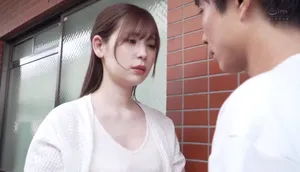 Chồng yêu tẻ nhạt, vợ yêu nhận ra cậu thanh niên nhà cạnh bên tốt hơn