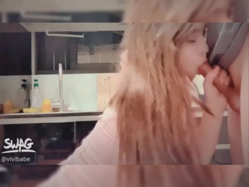 Hoá thân thành nhân viên bênh viện xinh xoạc với bạn trai