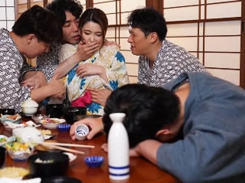 đưa người vợ đi suối nước nóng, chồng không biết vợ bị người khác xoạc sấp mặt